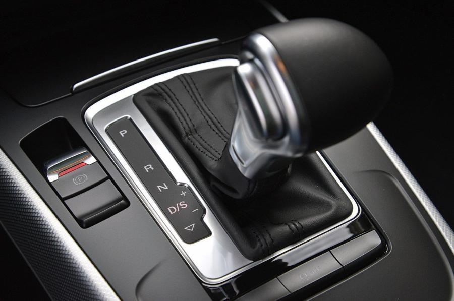 Детали интерьера Audi A4 Allroad 2.0T Quattro (B8, 8K) 2012 года  (NA) (фото 11 из 60)